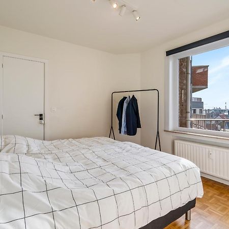 Fantastically Located Modern Apartment With Garage Available أوستيند المظهر الخارجي الصورة