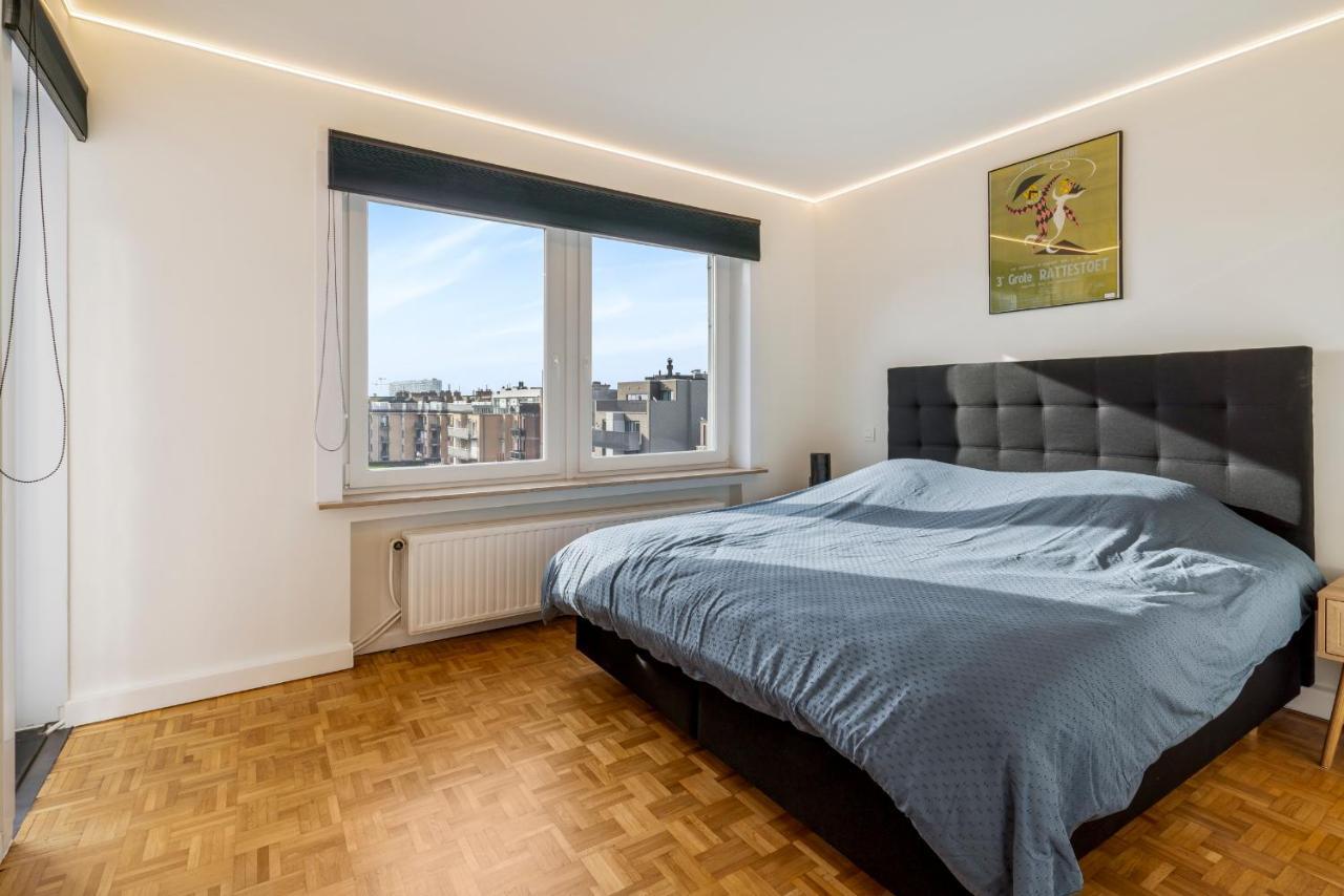 Fantastically Located Modern Apartment With Garage Available أوستيند المظهر الخارجي الصورة