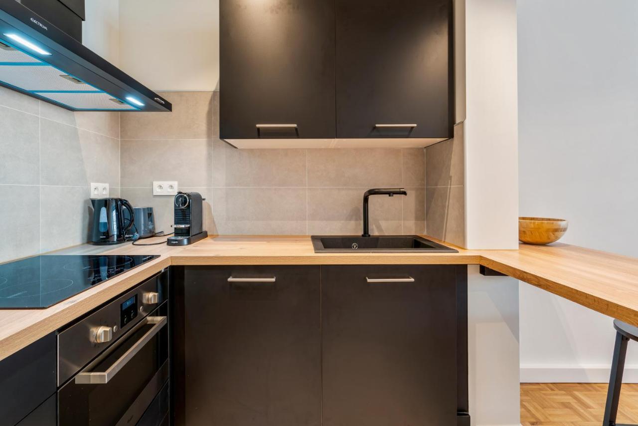 Fantastically Located Modern Apartment With Garage Available أوستيند المظهر الخارجي الصورة
